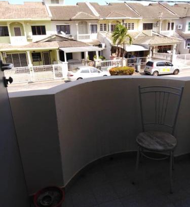 Taman Kota Laksamana House | 365 by D'Laksamana