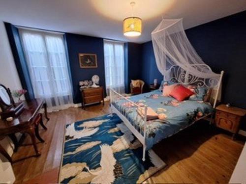 Beauvais sur Matha House | 3Bed House- Sleeps 6 - Pool Garden Pets Parking