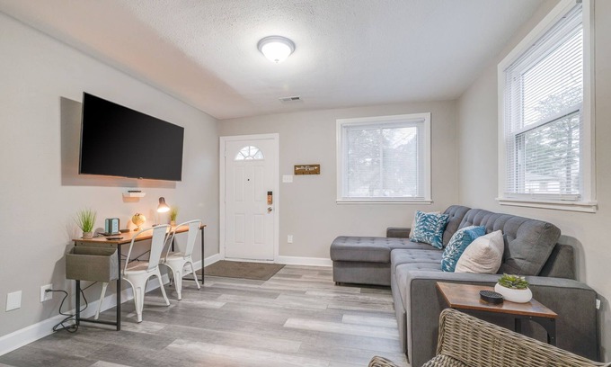 Portsmouth House | 3BR, 6 Beds – Prime Stay Near Rivers Casino!