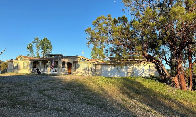 Warner Springs Other | 3BR Farmhouse Getaway, Group-Friendly, WiFi, AC, Trails & Petting Zoo Nearby