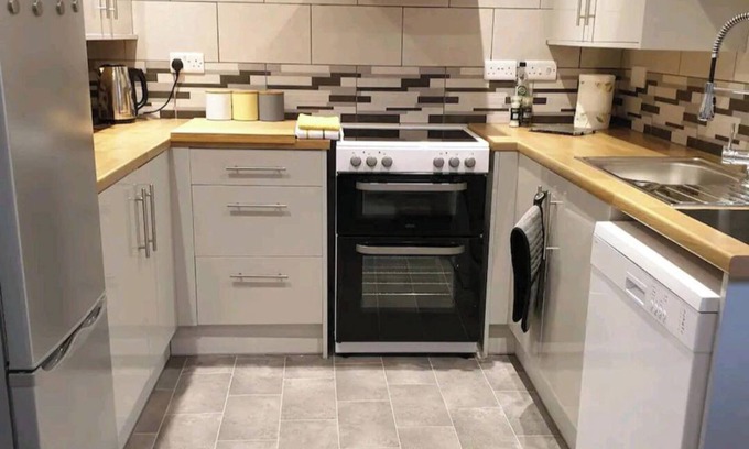 Kidwelly House | 3BR-Sleeps6-PetsOK-Off road parking-Garden