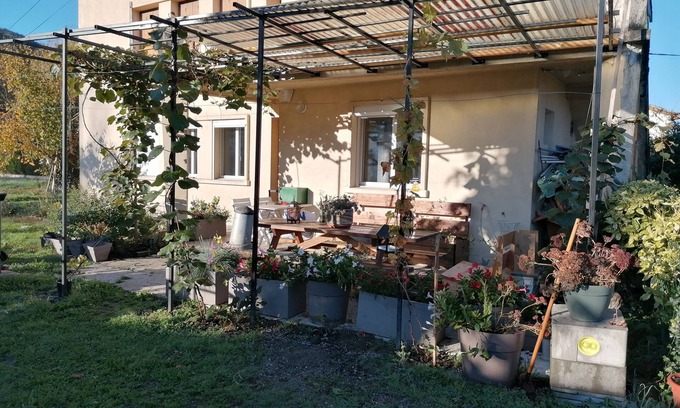 Foix Apartment | 4/5-person garden apartment in renovated villa