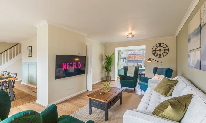 Winchester House | 4 Bed City House With Private Garden and Parking