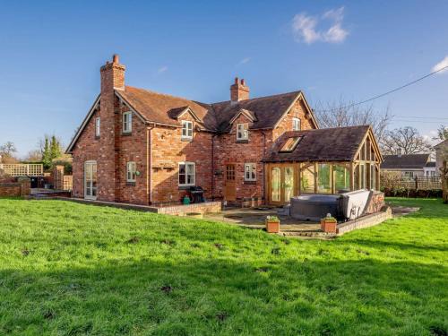 Awre House | 4 Bed in Blakeney 90589