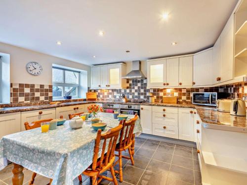 Wearhead House | 4 Bed in Wearhead 93527