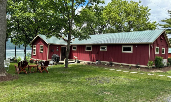 Moriah Center Cottage | 4 Bedroom, 1.5 bath- Air-Conditioned House on Lake Champlain - Seasonal May- Oct