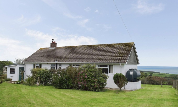 Tan-y-groes Cottage | 4 bedroom accommodation in Near Llangrannog
