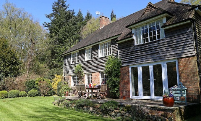 Nuthurst Cottage | 4 bedroom accommodation in Mannings Heath
