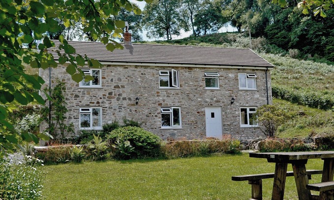 Pentrefelin Cottage | 4 bedroom accommodation in Abergorlech