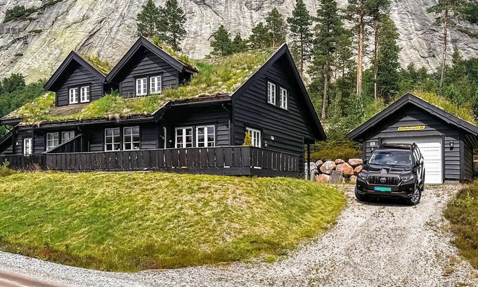 Valle House | 4 bedroom awesome home in Rysstad