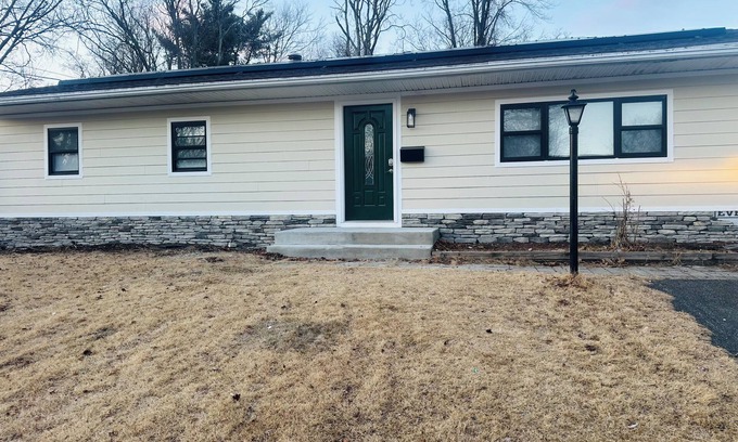 Saugerties South House | 4-bedroom house in delightful Saugerties with AC, WiFi. Enjoy your stay