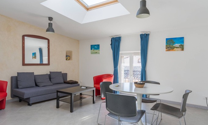 Charleval Apartment | 4 - Heart of the village F3 - air-conditioned