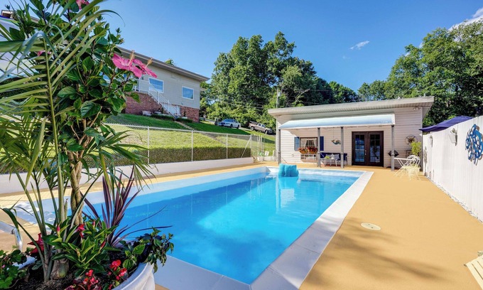 Chattanooga Apartment | 4 Mi to Downtown Chattanooga: Vibrant Studio