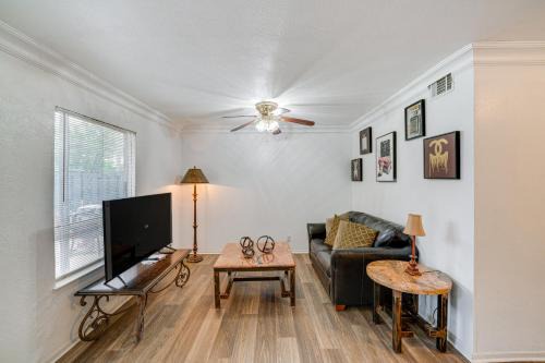 Knox - Henderson Apartment | 4 Mi to Dtwn Dallas Condo with Pool Access!