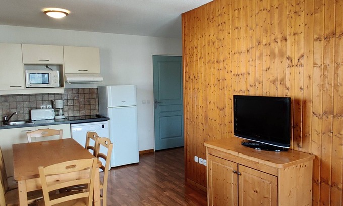 Saint-Etienne-en-Devoluy Apartment | 4 Rooms Chalet Sleeps 8, Pets Allowed, Parking, Superdévoluy