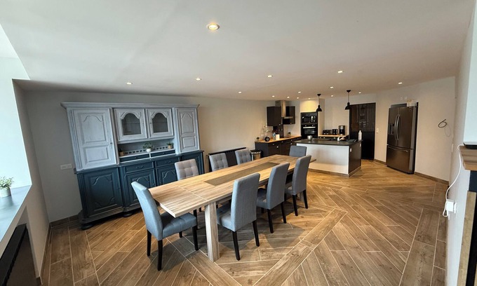 Saint-Parize-le-Chatel House | 4-star business residence with large private parking area