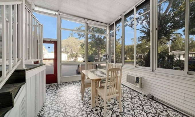 River Ranch House | 429b) Unique home in fun community!