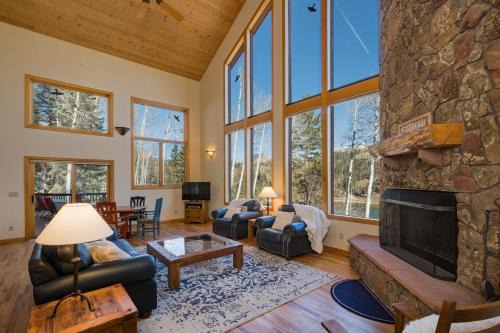 Columbine Lake House | 450 Beaver Circle