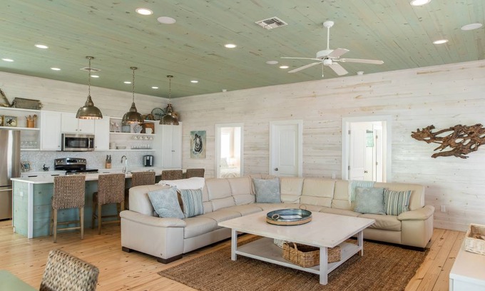 Sand Point House | 474 m² House ∙ 6 bedrooms ∙ 16 guests