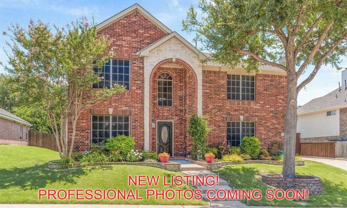 McKinney House | 4BD/2.5BA w Backyard, HotTub, Firepit, Cinema, BBQ