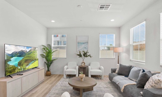 Ivey Ranch - Rancho Del Oro House | 4BR Harborview Estates|Walk In Closets|EV Charger|Wide Backyard #42096