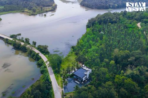 Somvarpet Villa | 4BR The Rivernook - Riverfront