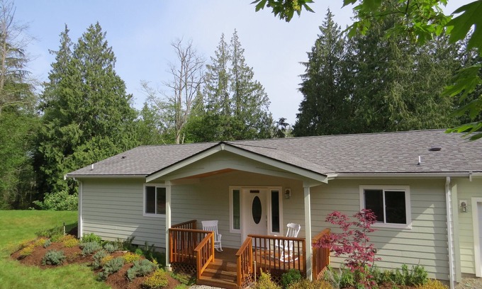 Clinton House | 5 Acres of Solitude, a Restful Place To Rejuvenate, Winter Or Summer