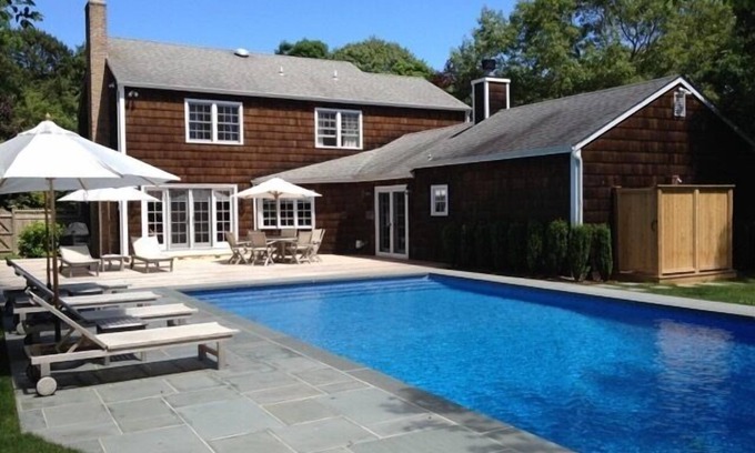 Wainscott Woods House | 5 Bdrm, 4.5 Bath, Heated Pool, Bike to best Beach & 5 min walk to Wainscott Cntr