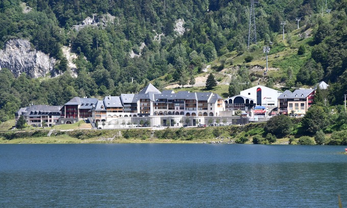 Gabas Apartment | 5-bed apartment with superb view of Lake Artouste