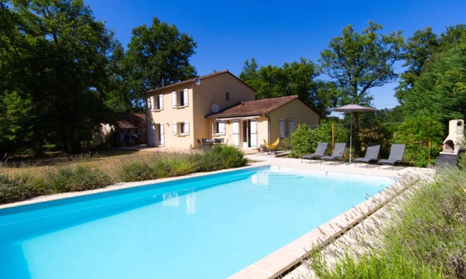 Augignac Villa | 5-bed house with pool in Dordogne, walk to beach and restaurants