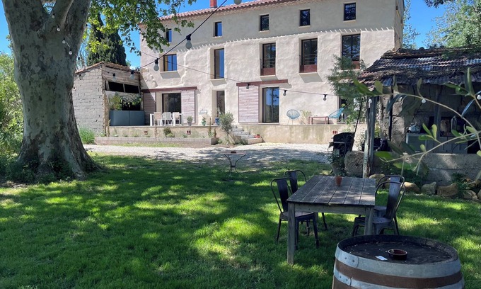 Entraigues-sur-la-Sorgue Other | 5 Bedroom Agritourism property in Entraigues-sur-la-Sorgue