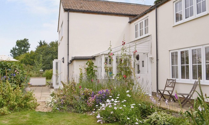 Tilney Fen End Cottage | 5 bedroom accommodation in Tilney St Lawrence, near Kings Lynn