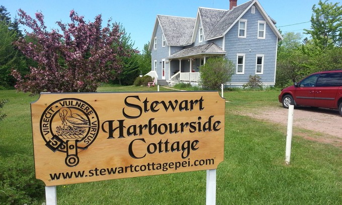 West Point Cottage | 5 bedroom cottage - sleeps 10, near the beach - West point PEI