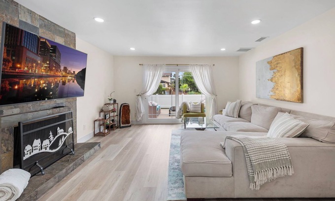 University City House | 5 bedroom house in marvelous San Diego with AC, WiFi. Enjoy your stay