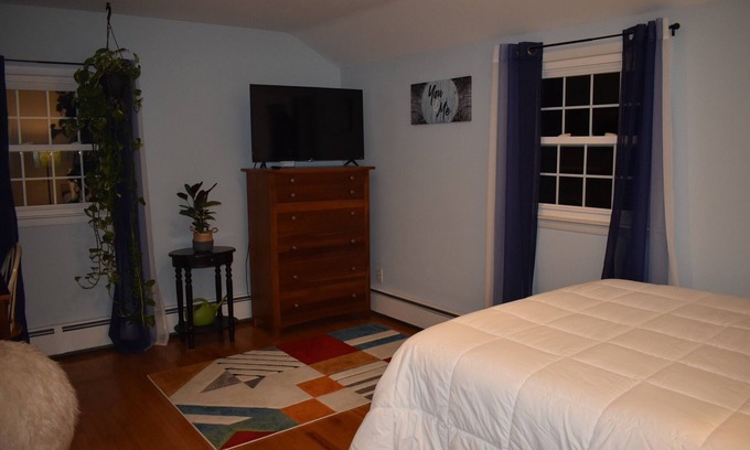 Clifton Park House | 5-bedroom house- Minutes from Saratoga. Pet Friendly & Spacious