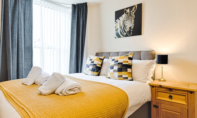 Uplands House | 5 Bedrooms 4 Double rooms Smart Tv's in all rooms