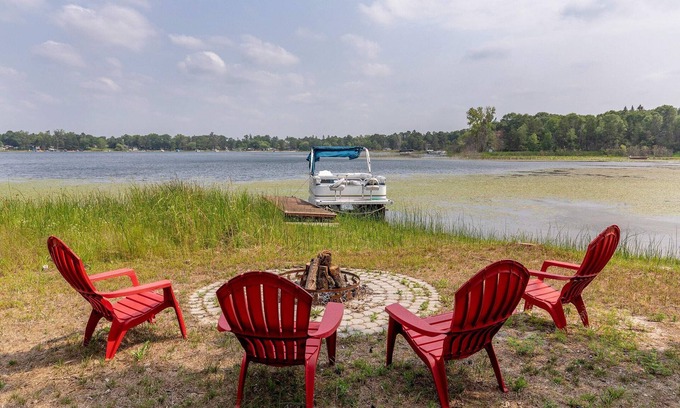 Baxter House | 5 Bedrooms, Movie Theater, Game Room, Water Toys, Beach, With Great Location!