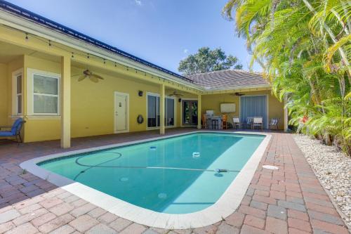 Jupiter House | 5 Mi to Jupiter Beach Park Poolside Oasis!
