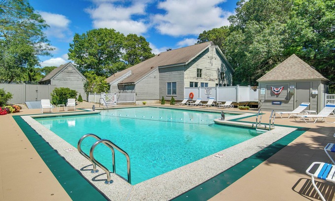 Mews Village Condo | 5 Mi to Mashpee Commons: Coastal Mashpee Condo