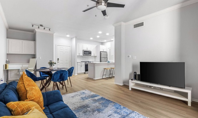 Valencia Apartment | 5 min to Six Flags Magic Mountain/Cozy 1BD Apartment/Community amenities