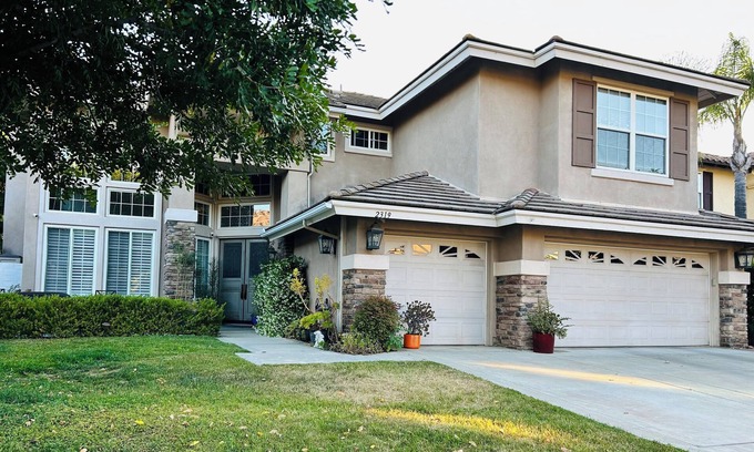 Cloverdale House | 5 minutes away from Safari Park Family sized home Located in gated community