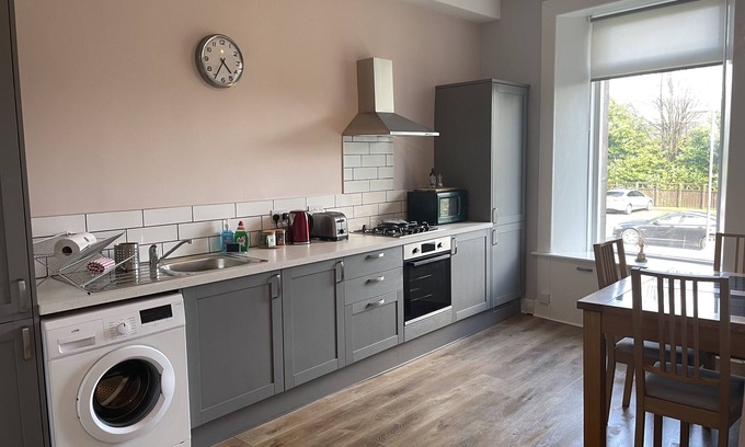 Alexandria Apartment | 5 minutes from Loch Lomond. Newly Renovated 1 Bed Ground Floor Flat.