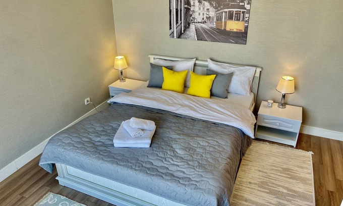 Almaty Apartment | 5 minutes to largest shopping center in Almaty! Best Place