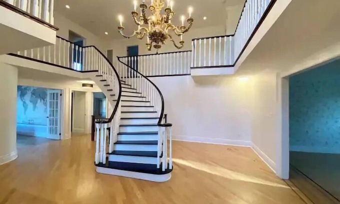 Caledon House | 5000 Sq Ft of Peace and Serenity