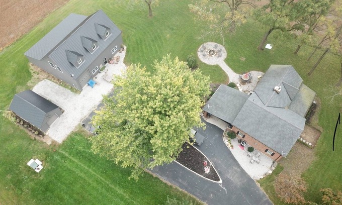 Port Rowan House | 50Acre Farm w/Games Barn & Projection Room.