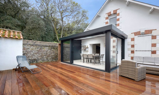 Saint-Michel-Chef-Chef Ski Chalet | 50m from the beach, pretty house for 8