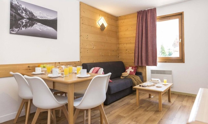 Saint-Sorlin-d'Arves Apartment | 50m from ski slopes, parking, tv, ski locker, 32-38m², Saint Sorlin d'Arves