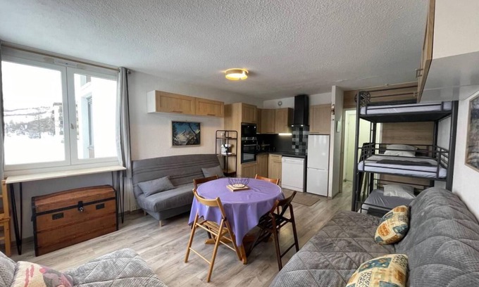 Le Super-Sauze Apartment | 50m from ski slopes, floor -1, view valley, tv, ski locker, 30m², Sauze - Super Sauze