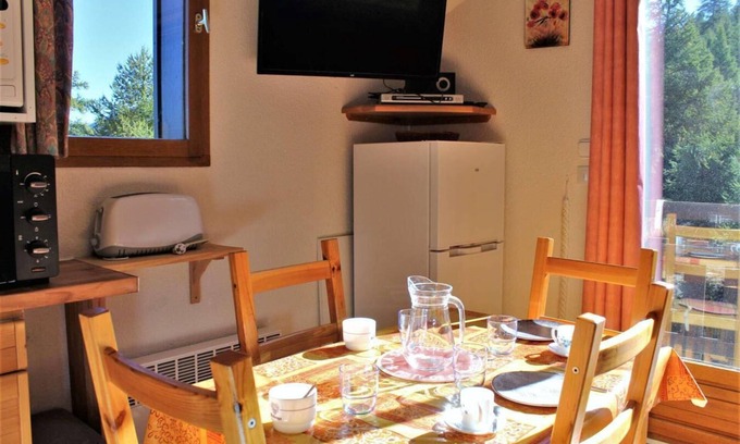 Risoul Apartment | 50m from ski slopes, 4th floor, balcony, tv, ski locker, 26m², Risoul