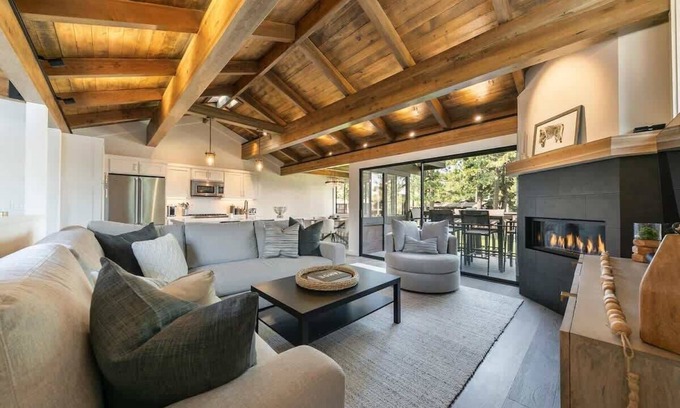 Tahoe City House | 6-8 Miles to Palisades|Alpine|Homewood|Walk to TC